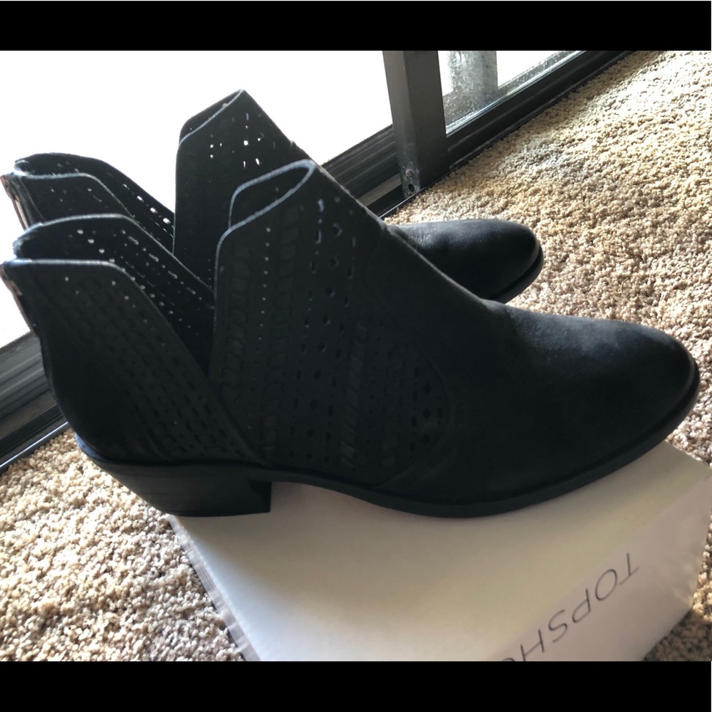 Vince Camuto prasata ankle booties. New